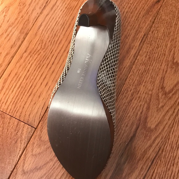 Anne Klein heels - Picture 5 of 5